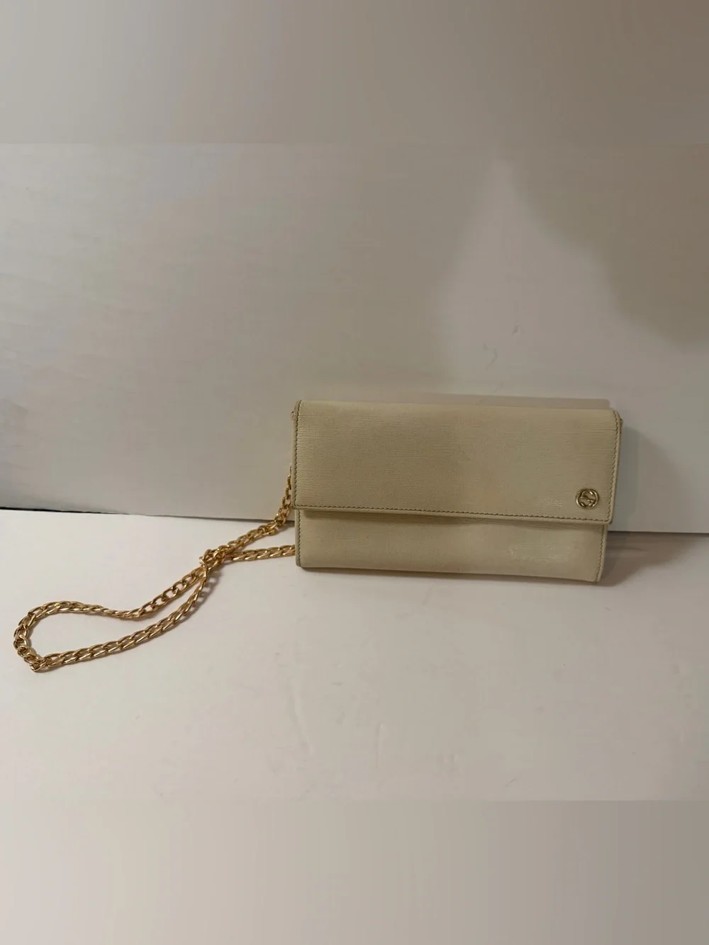 Gucci Cream Leather Wallet with Gold Hardware COA and attachable unbranded chain